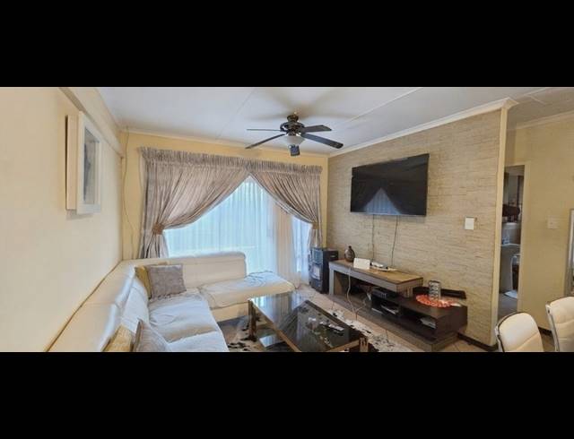 2 BEDROOM APARTMENT FOR SALE IN MOOIKLOOF RIDGE